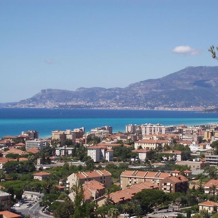 Villa Gaia - Luxury Villa, Pool & Wellness Rooms Bordighera Buitenkant foto